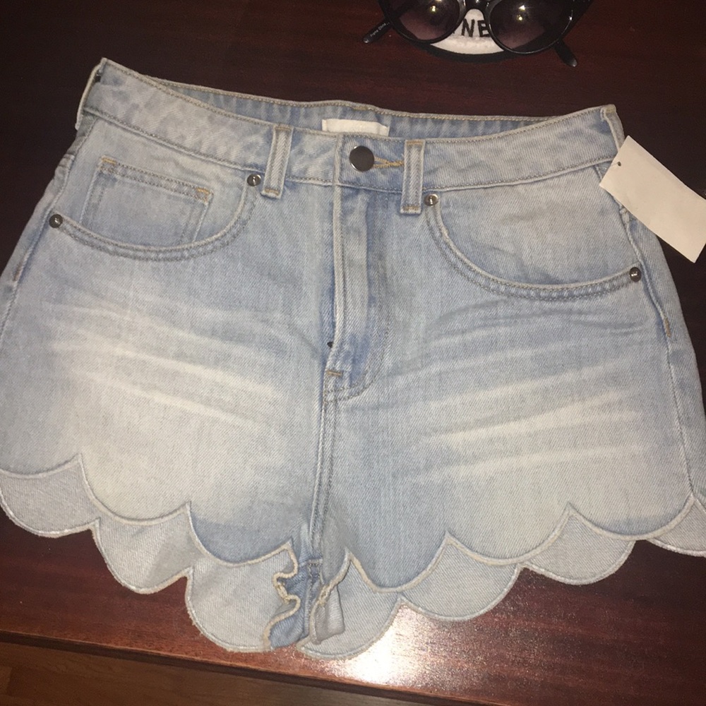 H&M Scalloped Denim Shorts (BRAND NEW)